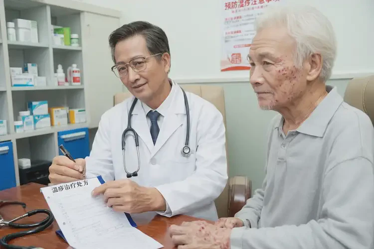 高齡老人小腿出濕疹能徹底自愈嗎(圖2)