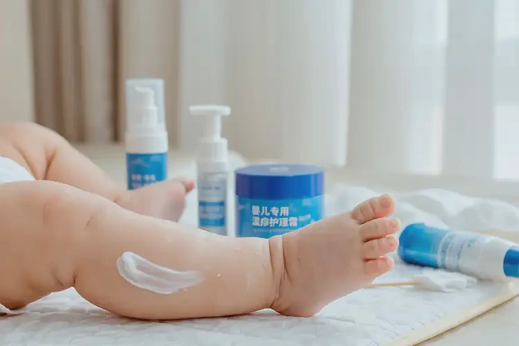 寶寶小腿出濕疹不管它會(huì)自己自愈嗎(圖1)