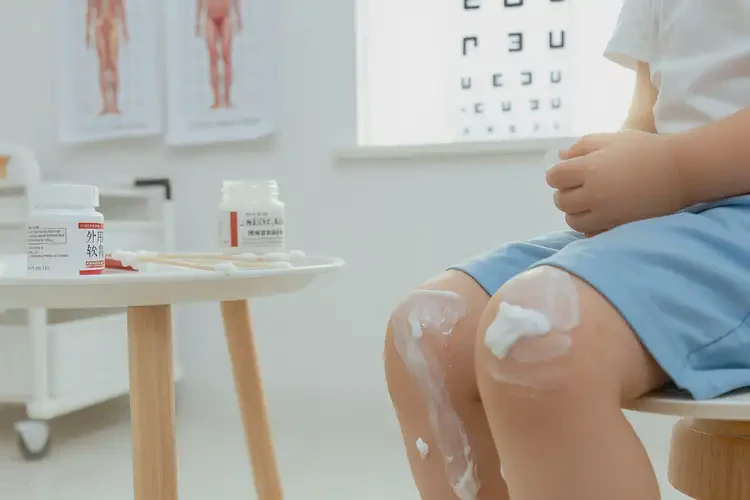 兒童小腿出現(xiàn)濕疹可以徹底自愈嗎(圖2)