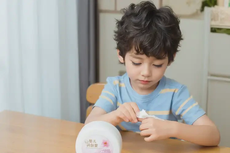 小兒手上經(jīng)常起濕疹不管它會(huì)自己好嗎(圖2)