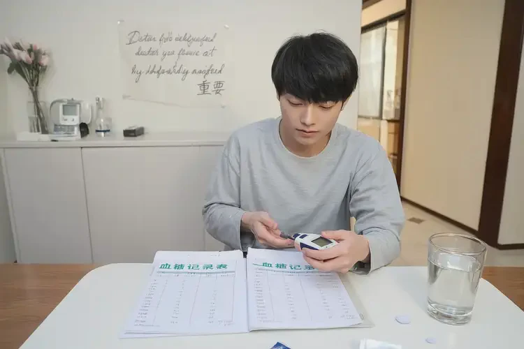 年轻人睡前血糖8点9是怎么回事(图1)