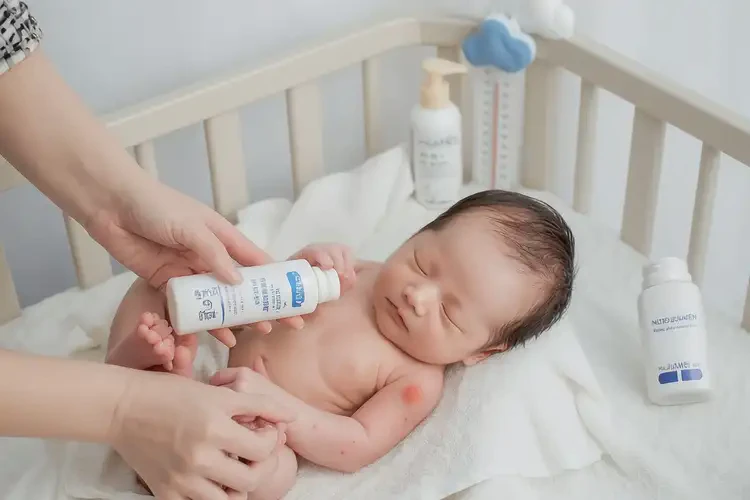 新生兒四肢容易起濕疹能徹底自愈嗎(圖3)