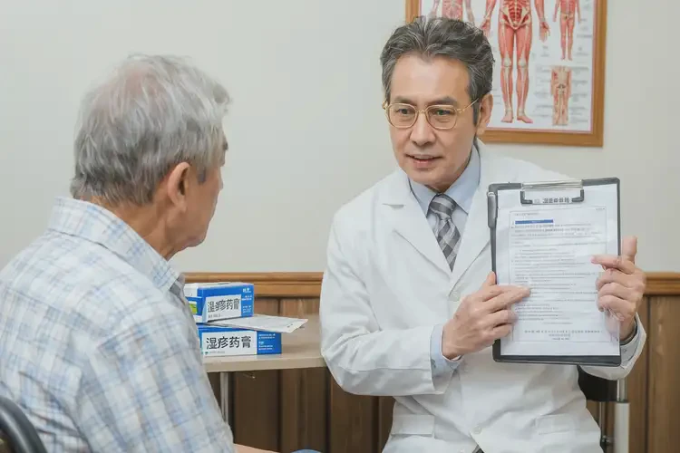 老人手上容易起濕疹能靠自己自愈嗎(圖1)