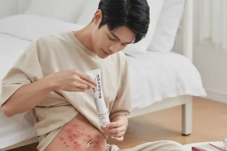 青年人肚子容易起濕疹不管它會自己痊愈嗎(圖2)