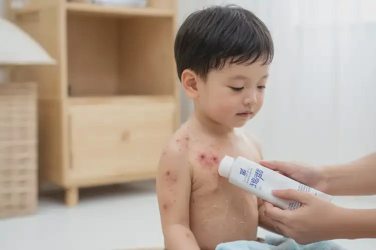 兒童脖子出現(xiàn)濕疹不管它會(huì)自己好嗎(圖1)