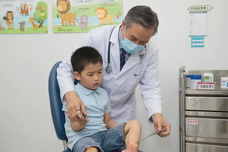 小兒大腿偶爾長濕疹不管它會自己自愈嗎(圖1)