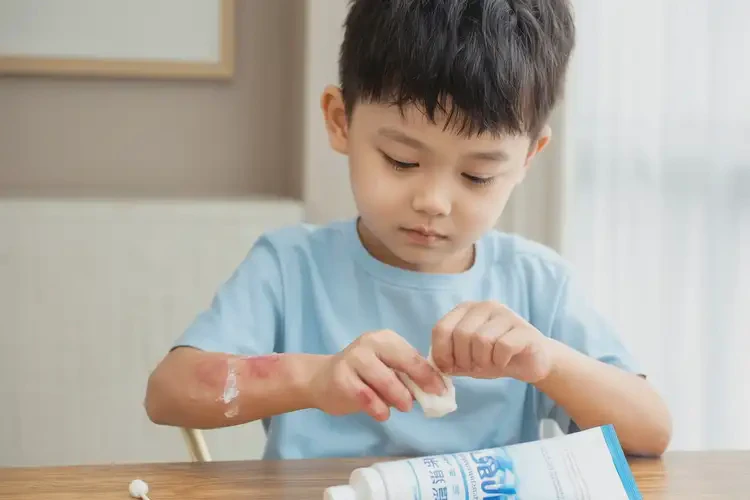 小兒手上經(jīng)常長濕疹不管它會自己好嗎(圖2)