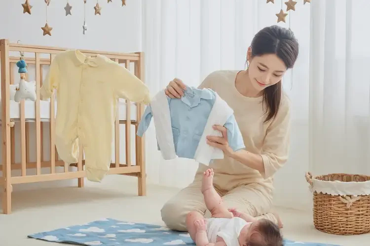 嬰兒四肢出現(xiàn)濕疹能夠徹底治愈嗎(圖2)