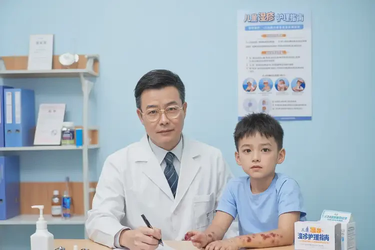 少兒小腿容易長(zhǎng)濕疹能靠自己自愈嗎(圖2)