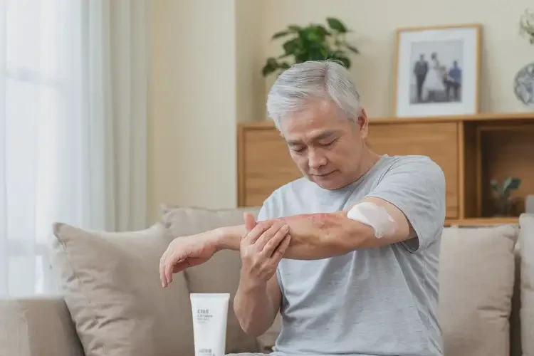 老年人四肢偶爾長(zhǎng)濕疹可以徹底自愈嗎(圖3)