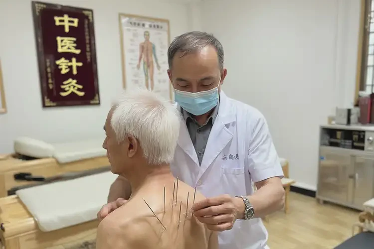 老人屁股偶尔起湿疹能够彻底治愈吗(图2)