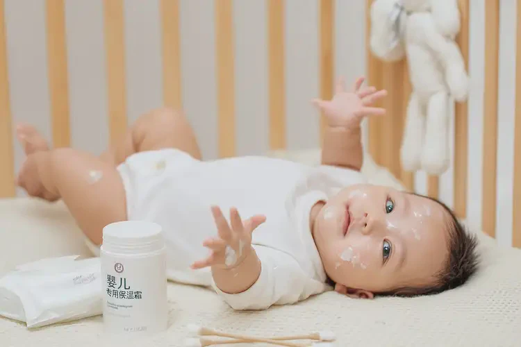 嬰兒身上出濕疹不管它會(huì)自己自愈嗎(圖2)