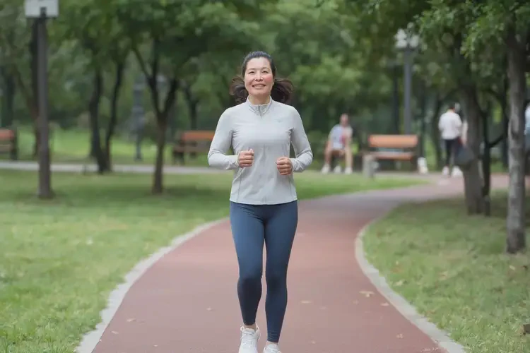 更年期女性中午血糖16點(diǎn)7是怎么回事(圖2)