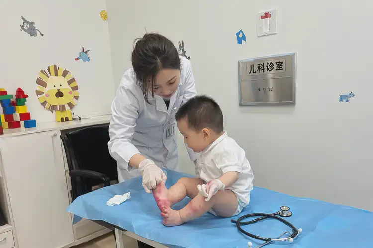 幼兒腳上經(jīng)常長(zhǎng)濕疹可以徹底自愈嗎(圖2)