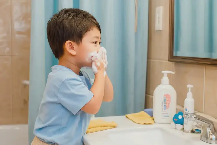 孩子脖子上容易長濕疹不管它會自己好嗎(圖3)