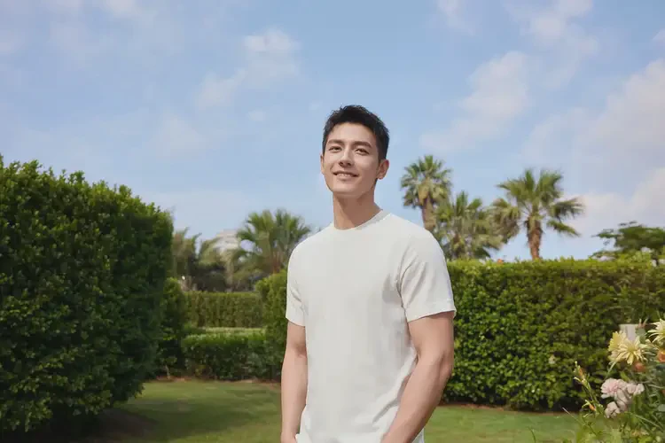 青年人手臂上偶爾長濕疹能夠徹底治愈嗎(圖1)