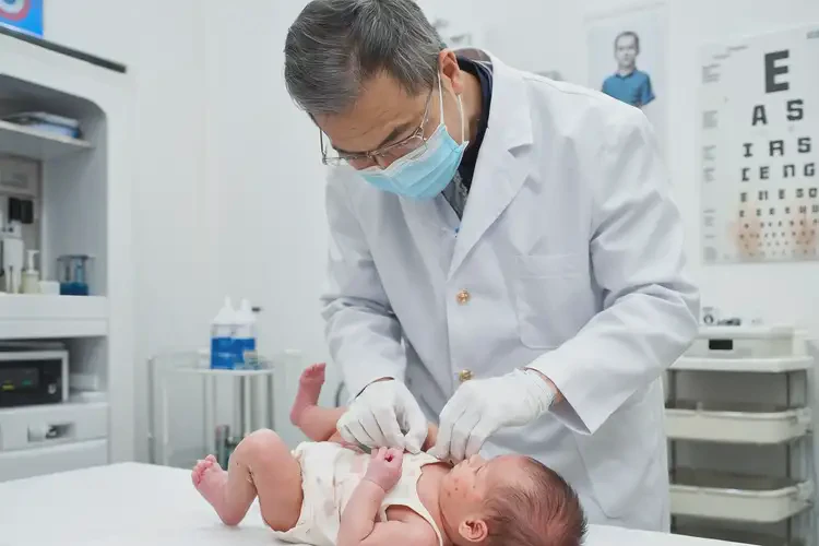 新生兒大腿經(jīng)常長濕疹能夠徹底治愈嗎(圖1)