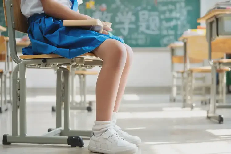 小學(xué)生大腿容易長(zhǎng)濕疹不管它會(huì)自己自愈嗎(圖1)