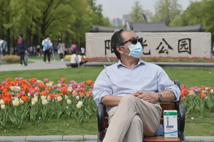 男人大腿经常起湿疹不管它会自己痊愈吗(图1)