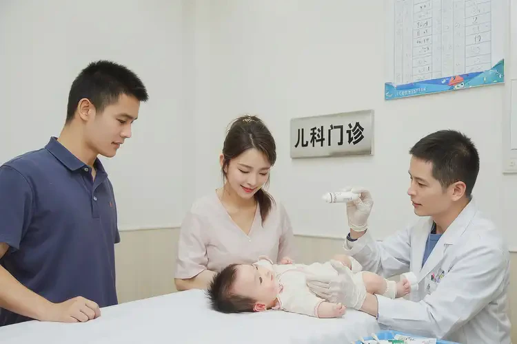 婴儿脖子上出湿疹不管它会自己痊愈吗(图1)