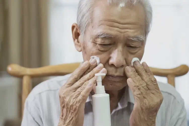 高齡老人臉上偶爾起濕疹能不能根治(圖2)
