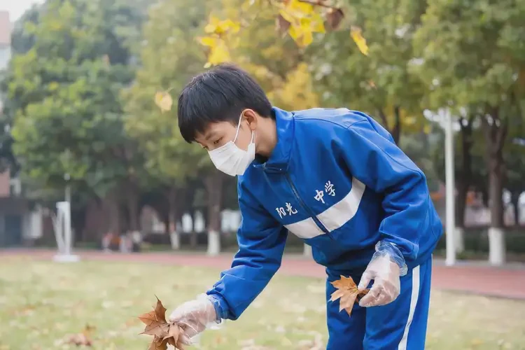 中學生臉上有濕疹能夠徹底治愈嗎(圖1)