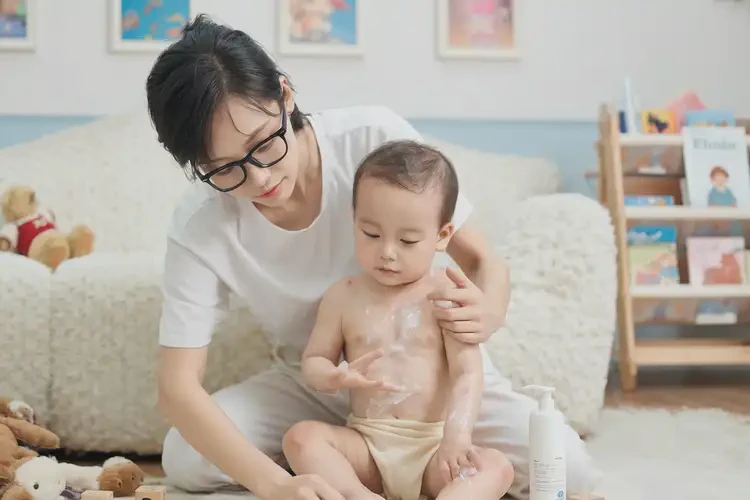 幼兒脖子上經(jīng)常長濕疹可以徹底自愈嗎(圖2)