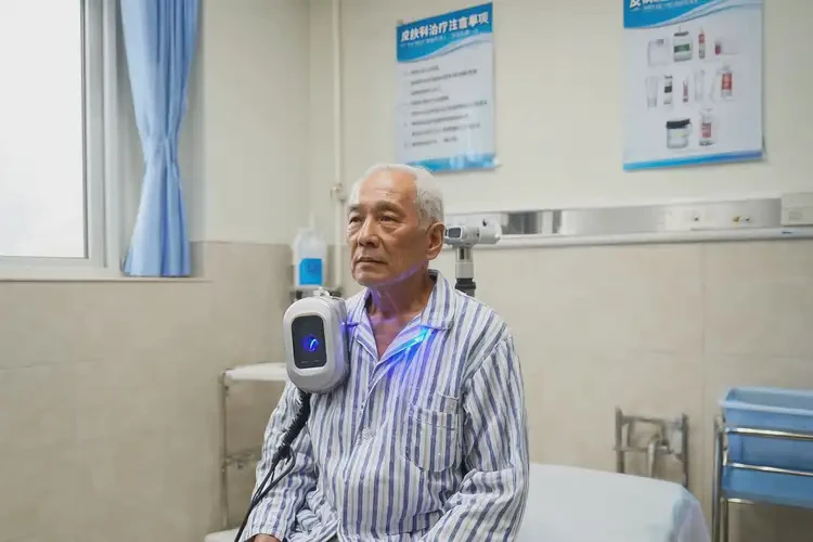 高齡老人脖子上出現(xiàn)濕疹能夠徹底治愈嗎(圖2)