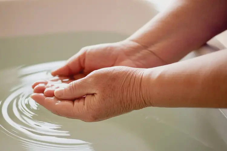 高齡老人手上經(jīng)常長(zhǎng)濕疹能不能根治(圖3)