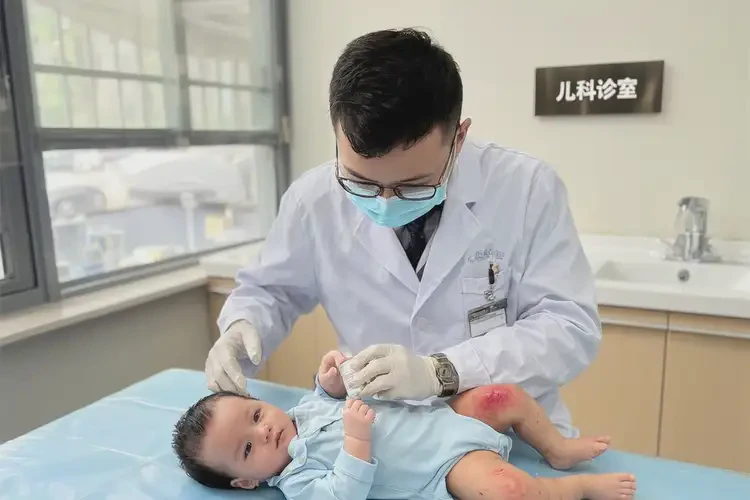 寶寶大腿上經(jīng)常長濕疹能徹底自愈嗎(圖3)