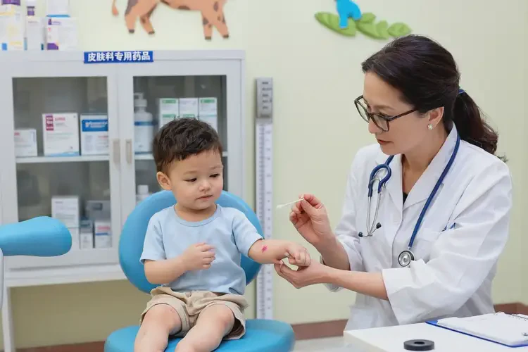 幼兒手臂長濕疹不管它會自己自愈嗎(圖1)