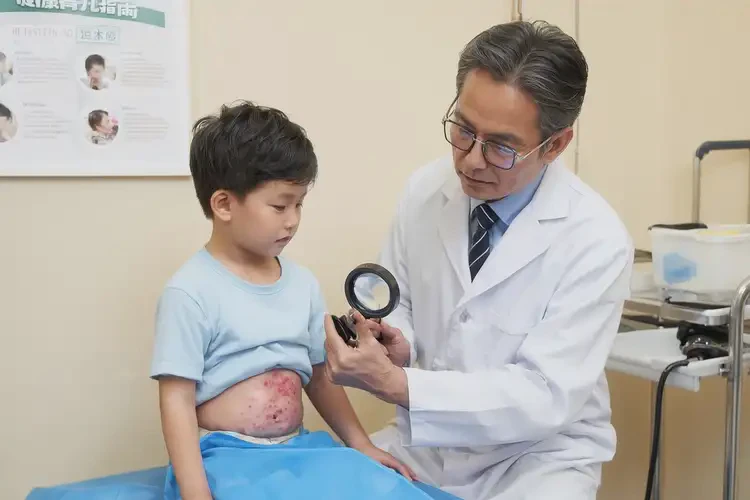 兒童肚子經(jīng)常長濕疹不管它會自己好嗎(圖2)