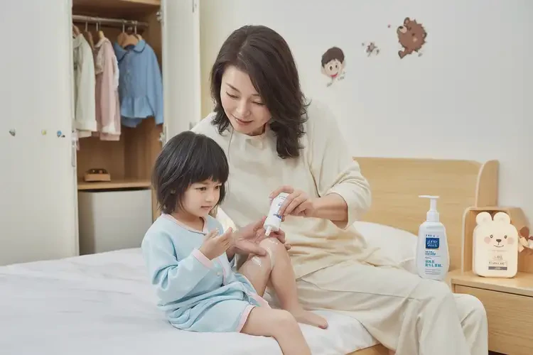 少儿四肢出湿疹能够彻底治愈吗(图2)