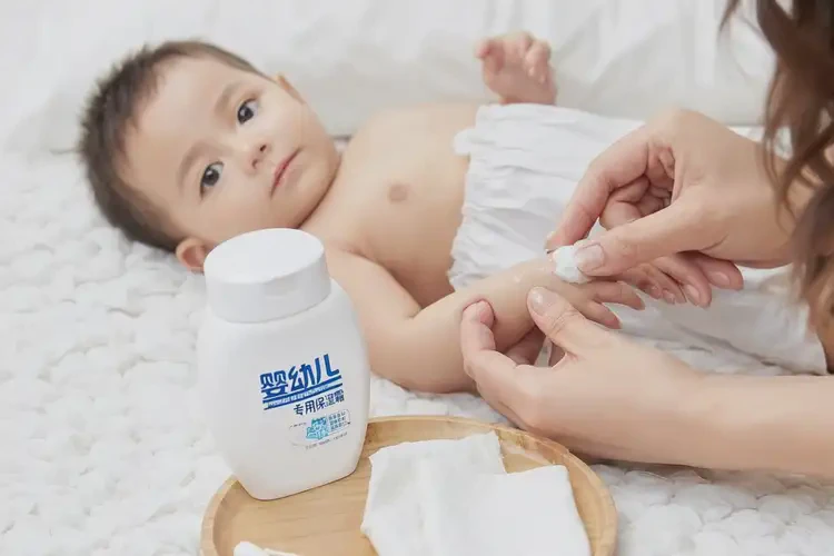 婴幼儿手臂容易长湿疹能彻底自愈吗(图4)