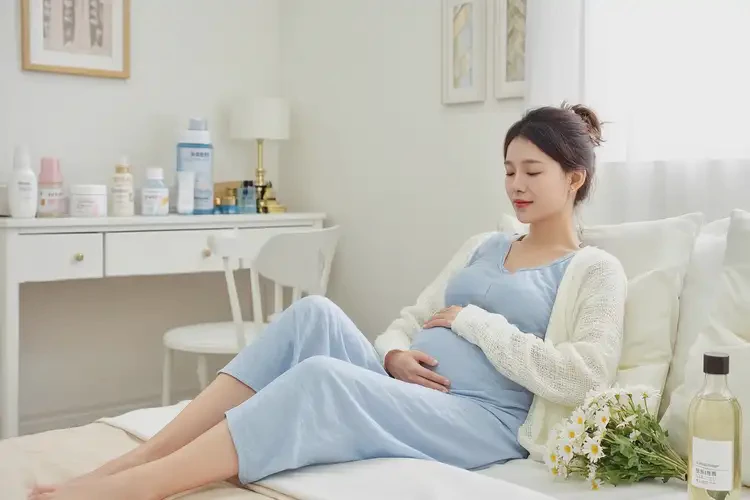 產(chǎn)婦脖子上出濕疹不管它會(huì)自己自愈嗎(圖1)