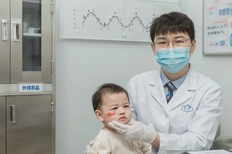 嬰幼兒臉上容易起濕疹能徹底自愈嗎(圖3)