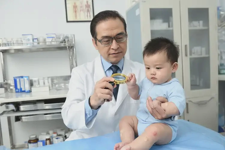 宝宝手上经常起湿疹能靠自己自愈吗(图1)