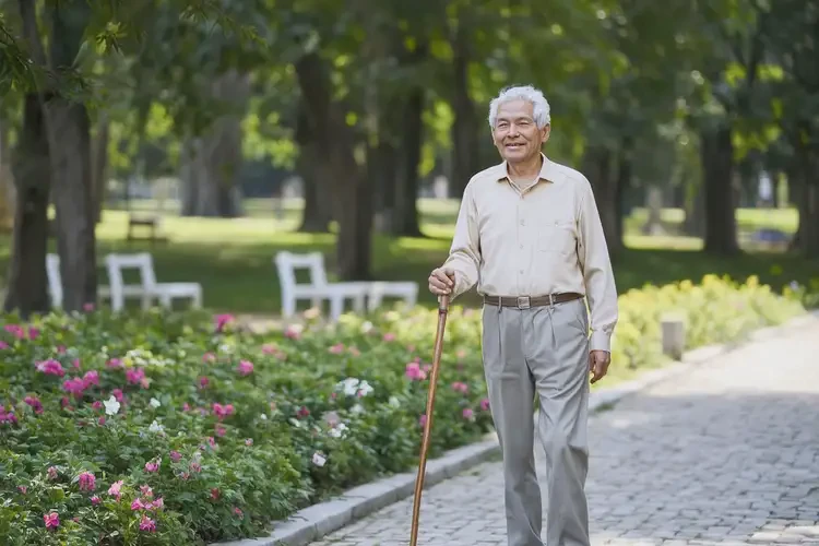老人脖子上容易起湿疹可不可以彻底自愈(图1)
