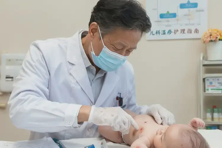 婴儿手臂经常长湿疹能靠自己自愈吗(图2)