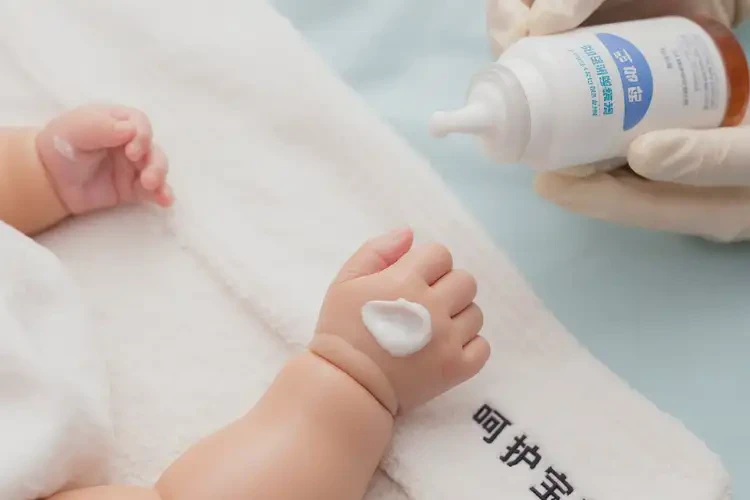 新生兒手上出現(xiàn)濕疹可不可以徹底自愈(圖3)