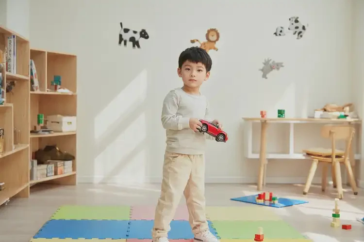 兒童脖子上長濕疹不管它會(huì)自己自愈嗎(圖1)