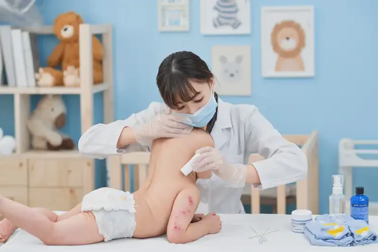 小孩屁股偶尔起湿疹不管它会自己痊愈吗(图1)