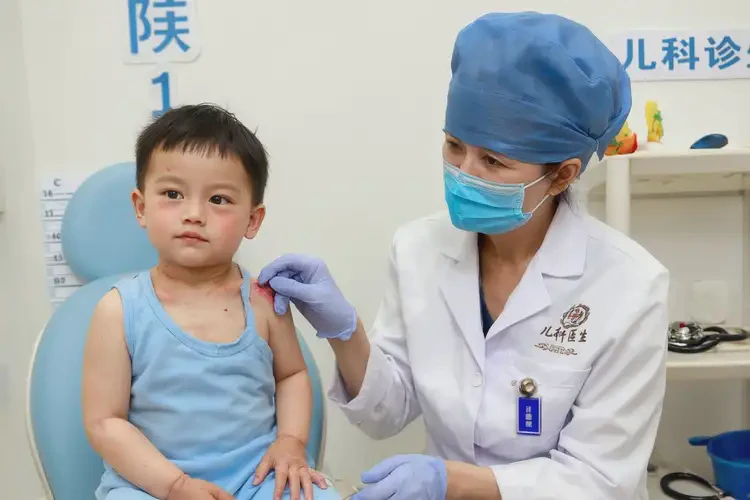 幼兒脖子偶爾長濕疹不管它會自己自愈嗎(圖1)