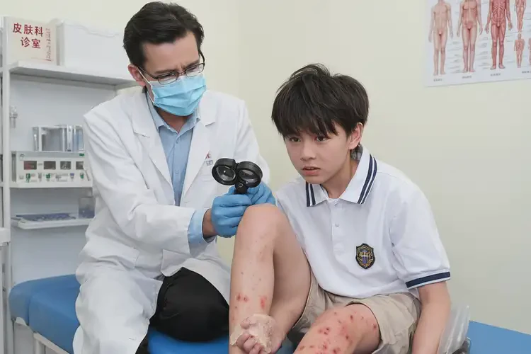 中学生小腿容易起湿疹不管它会自己痊愈吗(图3)