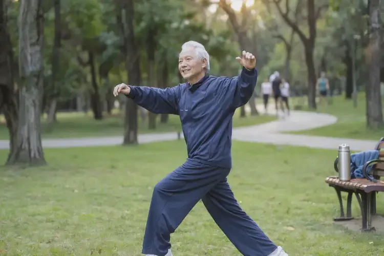 老年人脖子上偶尔起湿疹能够彻底治愈吗(图1)