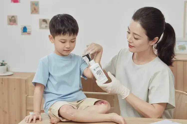 小孩四肢偶爾長濕疹不管它會自己好嗎(圖2)