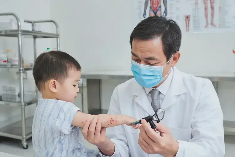 寶寶手臂上偶爾長濕疹可以徹底自愈嗎(圖1)