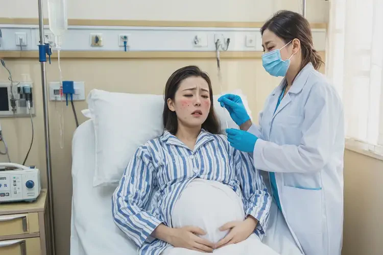 產(chǎn)婦臉上起濕疹能靠自己自愈嗎(圖1)