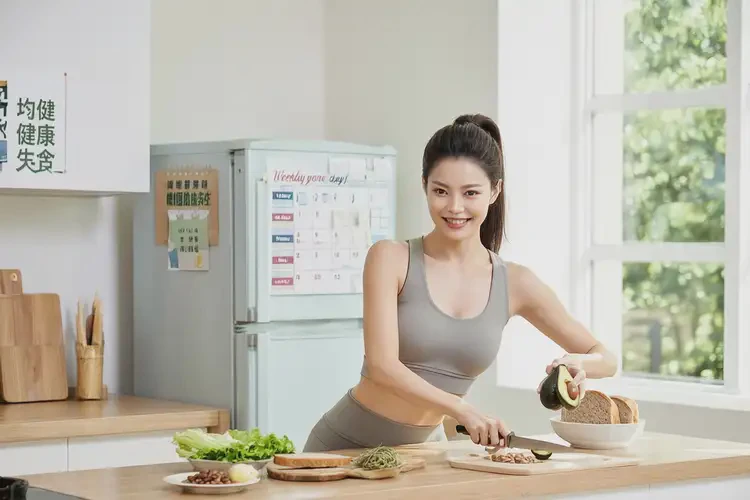 女生手上偶尔长湿疹不管它会自己好吗(图1)