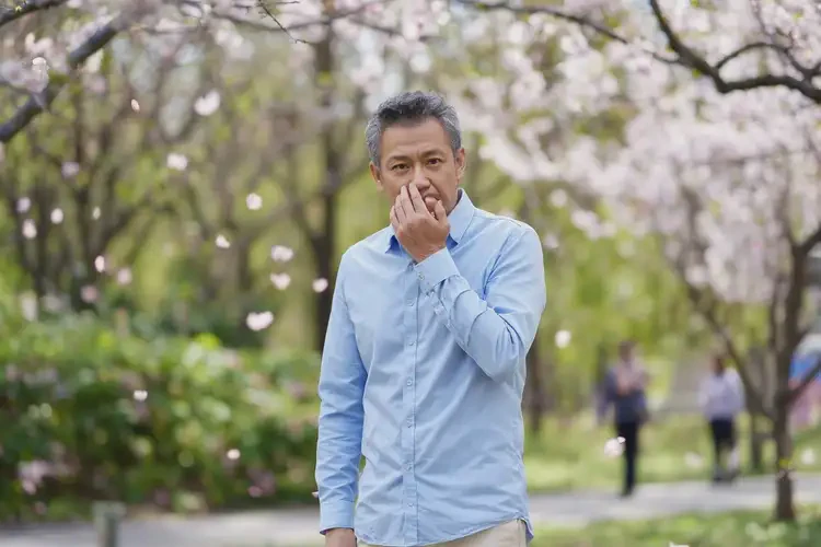 男人脖子出濕疹不管它會自己自愈嗎(圖1)